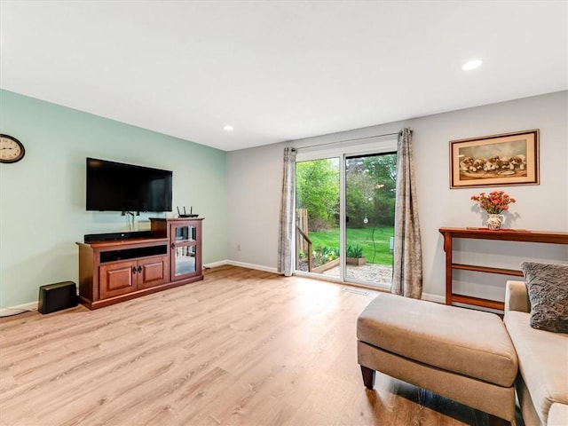 living room with baseboards, recessed lighting, and wood finished floors