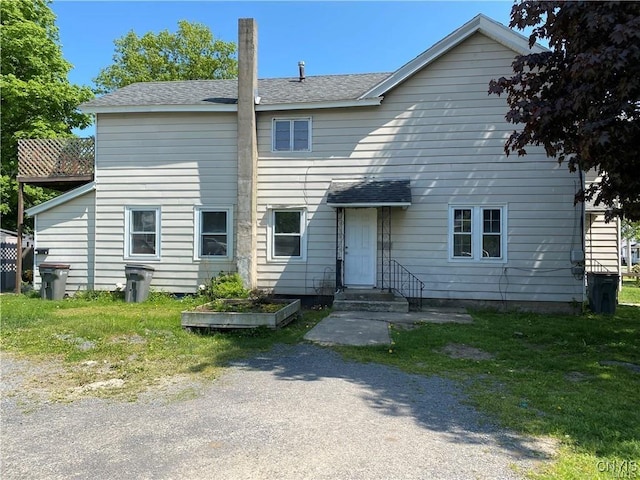 view of front facade featuring roof with shingles