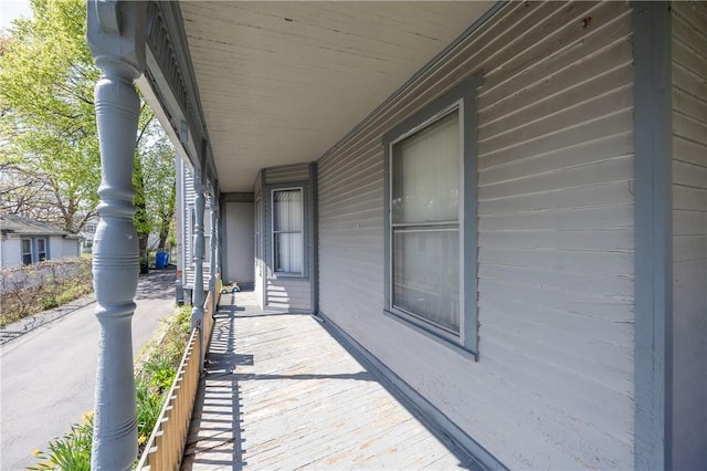 view of patio / terrace with covered porch
