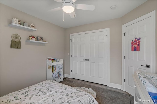 bedroom featuring dark wood-style floors, baseboards, a ceiling fan, and a closet