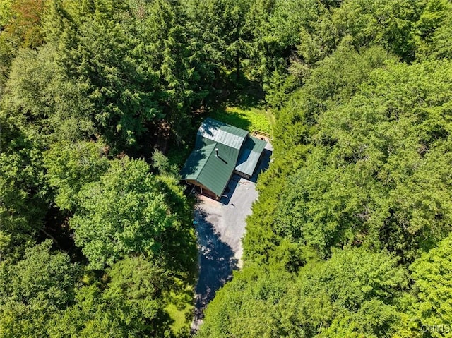 bird's eye view featuring a wooded view