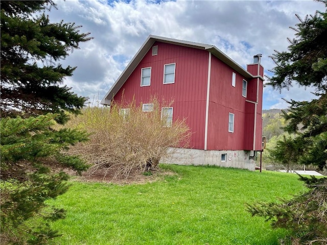 view of property exterior featuring a lawn