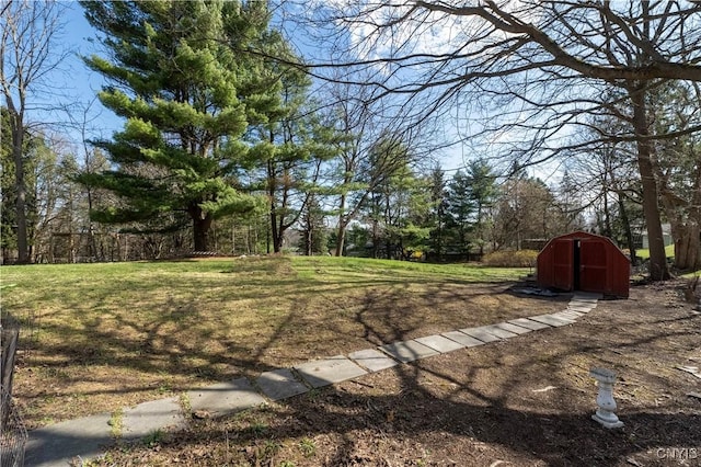 view of yard featuring an outdoor structure and a storage unit
