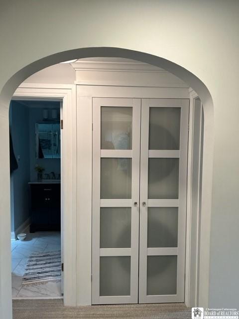 4 Brewer Pl, Westfield, NY 14787 - room details with arched walkways