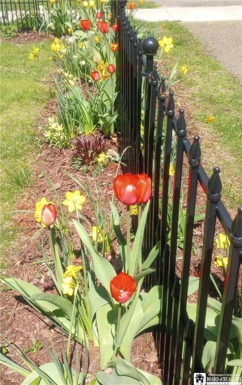 4 Brewer Pl, Westfield, NY 14787 - details with fence