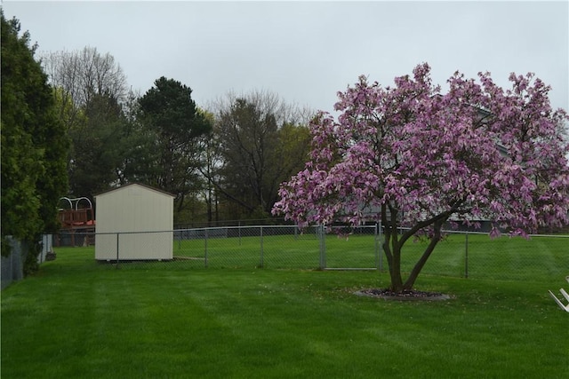 86 Everwild Ln, Greece, NY 14616 - view of yard with fence