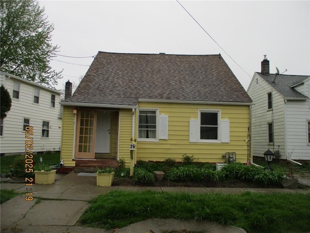 view of front of house featuring a shingled roof
