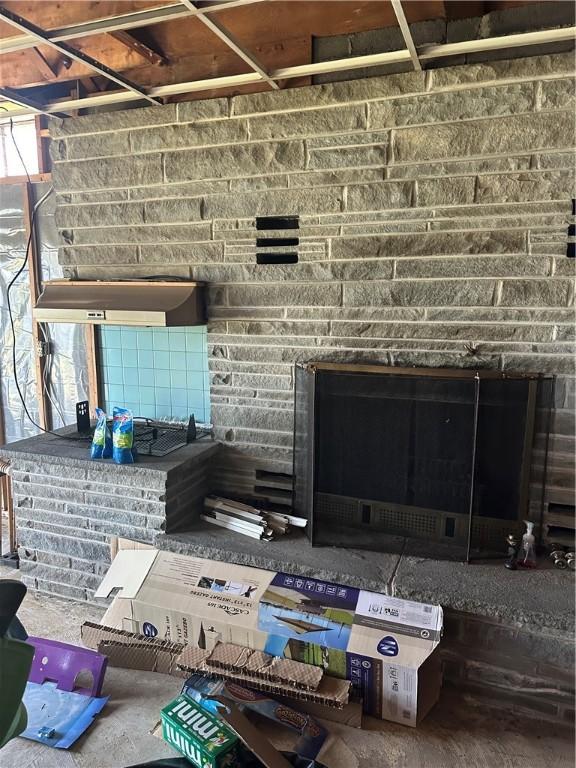 room details featuring a fireplace