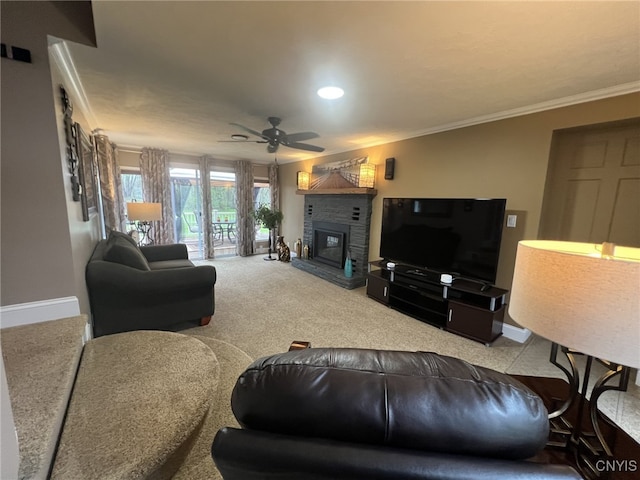 carpeted living area with a ceiling fan, crown molding, baseboards, a glass covered fireplace, and recessed lighting