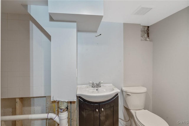 504 Beverly Dr, Camillus, NY 13219 - half bath featuring toilet, visible vents, and vanity