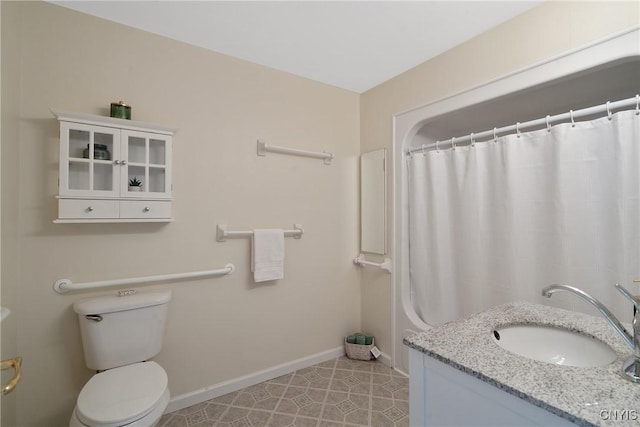 bathroom featuring tile patterned flooring, vanity, toilet, baseboards, and a shower with curtain