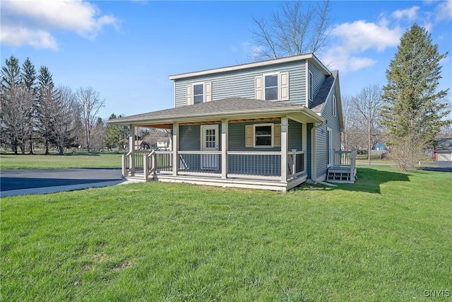 view of front of property featuring a porch and a front yard