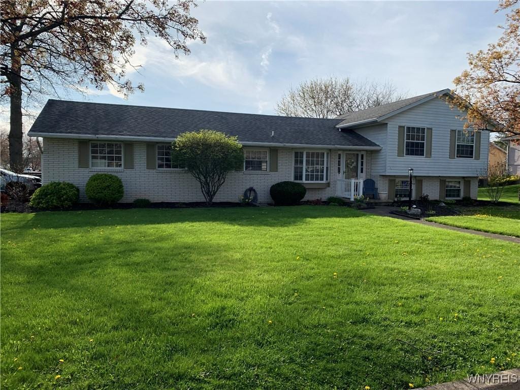 38 Lindhurst Dr, Lockport City, NY 14094 - photo 1