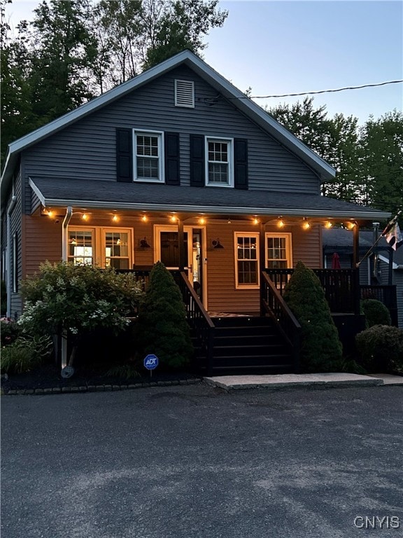 view of front of property featuring covered porch