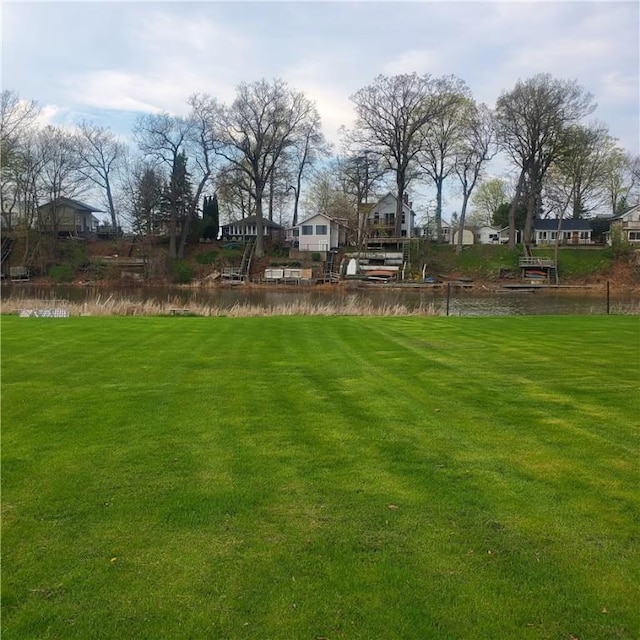view of yard featuring a water view