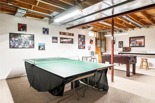 recreation room with carpet