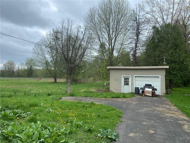 view of detached garage