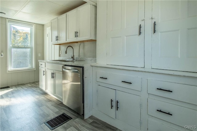 bar featuring a sink, visible vents, and dishwasher