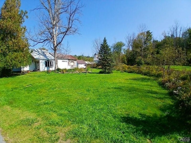 7484 Lake St, Vienna, NY 13042 - view of yard