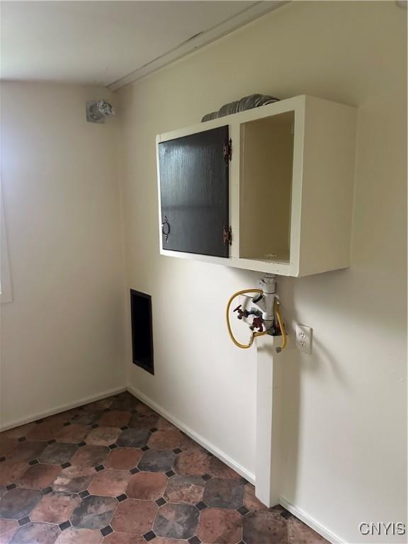 113 Grumbach Ave, Syracuse, NY 13203 - laundry area with baseboards