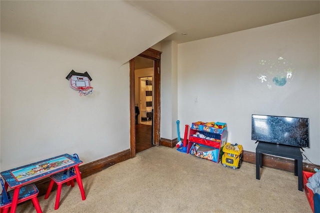 recreation room with carpet flooring and baseboards