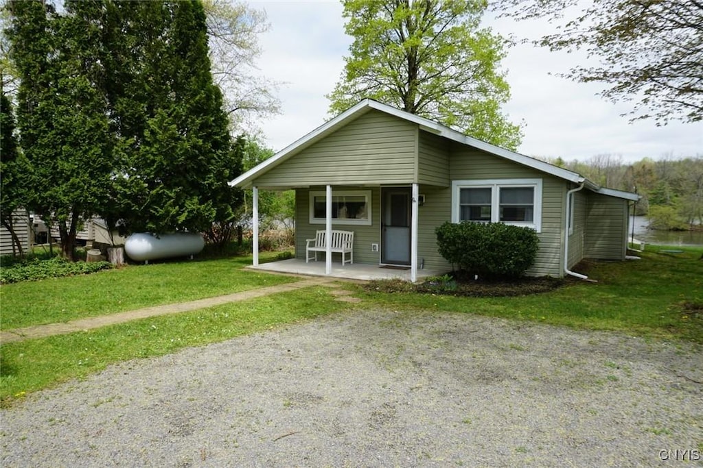 bungalow-style house with a porch and a front lawn
