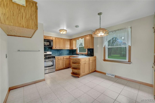 kitchen featuring stainless steel gas range oven, visible vents, baseboards, tasteful backsplash, and black microwave