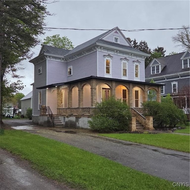 italianate-style house featuring a porch