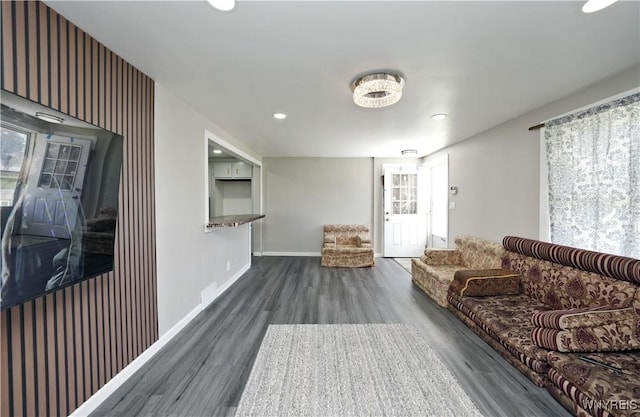living room featuring baseboards, visible vents, recessed lighting, and wood finished floors