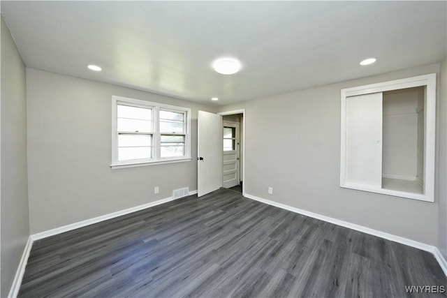 spare room featuring recessed lighting, baseboards, visible vents, and dark wood finished floors