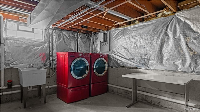 unfinished below grade area featuring a sink and independent washer and dryer