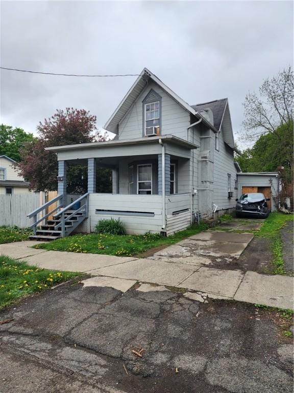 607 Walnut St, Elmira-City, NY 14901 - bungalow-style house featuring fence