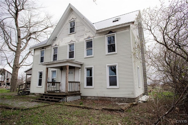 view of front of house featuring metal roof and covered porch