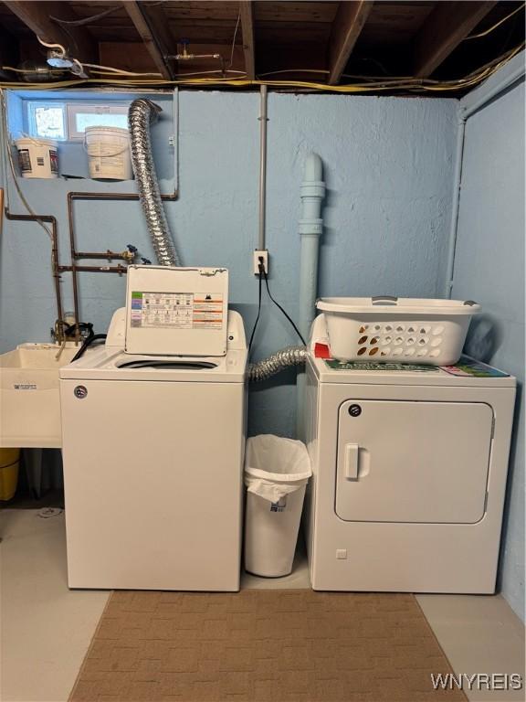 797 Van Rensselaer Ave, Niagara Falls, NY 14305 - laundry room featuring laundry area, a sink, and washer and clothes dryer