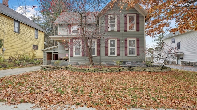 view of front of home featuring driveway