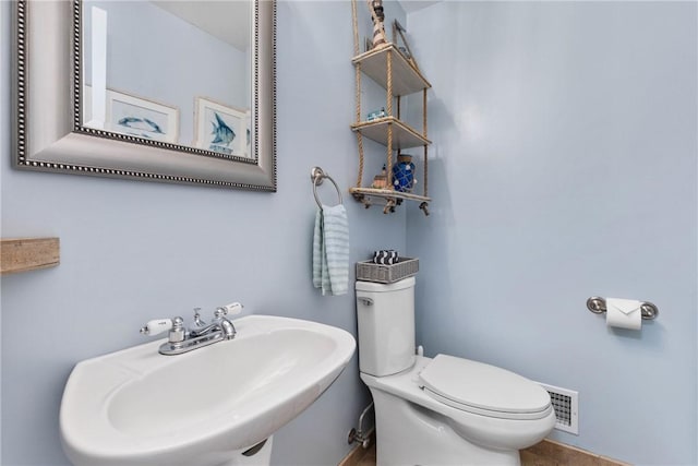 bathroom featuring a sink and toilet