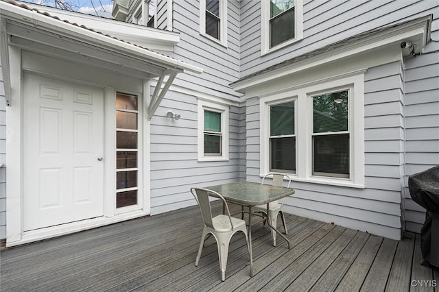deck featuring outdoor dining space