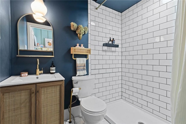 full bath with toilet, a shower stall, vanity, and baseboards