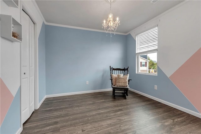 unfurnished room featuring wood finished floors, a chandelier, ornamental molding, and baseboards