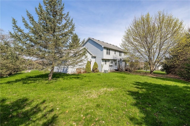8 Hawkes Trl, Penfield, NY 14580 - rear view of house with a yard