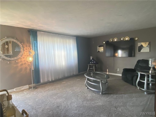 living area featuring carpet and baseboards