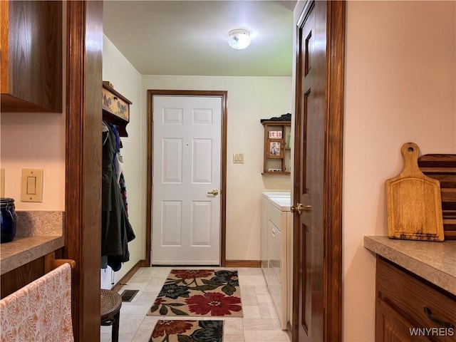 mudroom featuring washer and clothes dryer