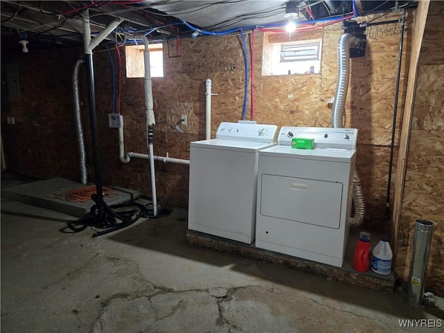 321 Hamilton Blvd, Tonawanda-Town, NY 14217 - laundry area with washer and clothes dryer