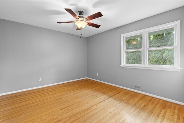 unfurnished room featuring light wood-style flooring, baseboards, and ceiling fan