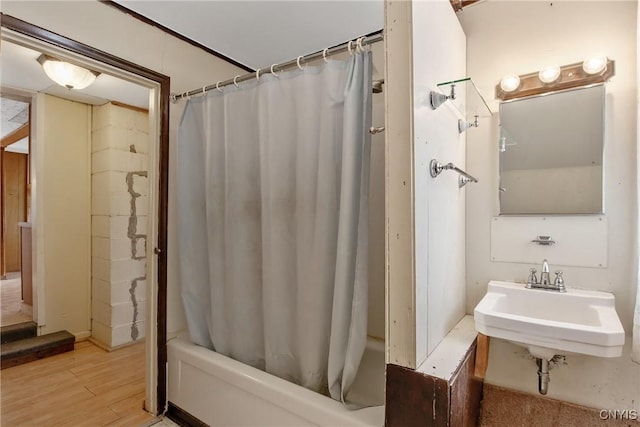 3542 Griffin Rd, Onondaga, NY 13215 - full bath featuring shower / bath combination with curtain, wood finished floors, and a sink