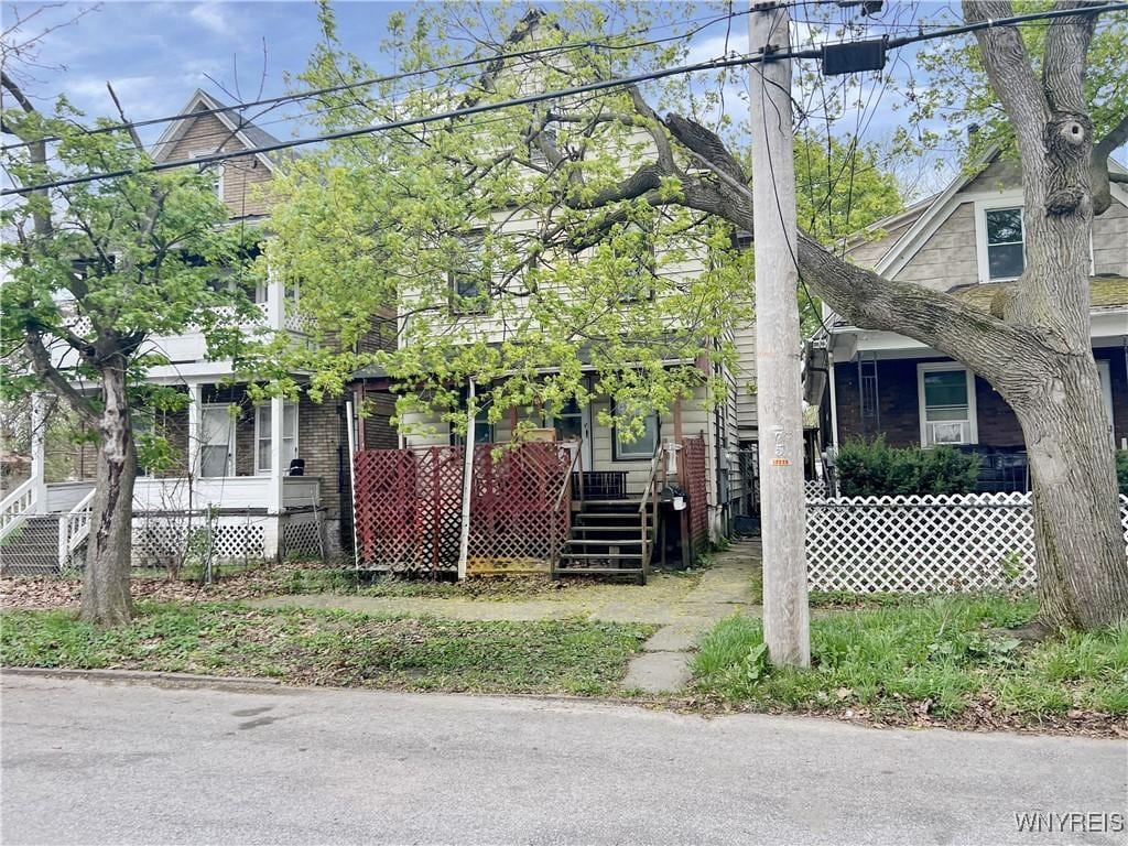 view of front of home featuring covered porch