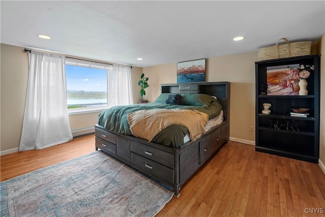 bedroom featuring light wood-style floors, baseboards, and recessed lighting