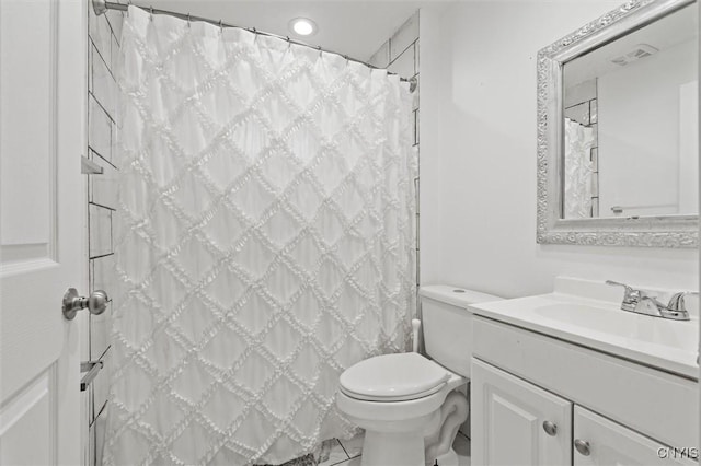 full bath with toilet, vanity, a shower with shower curtain, and recessed lighting