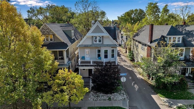view of front facade with asphalt driveway