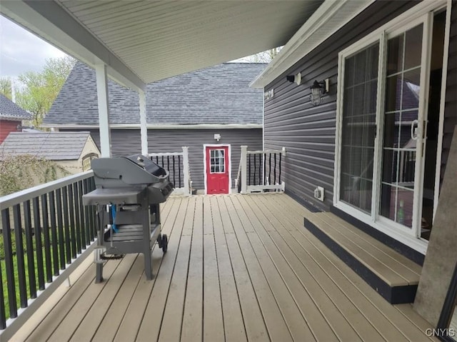 1003 Waterview Dr, Vienna, NY 13308 - deck with area for grilling